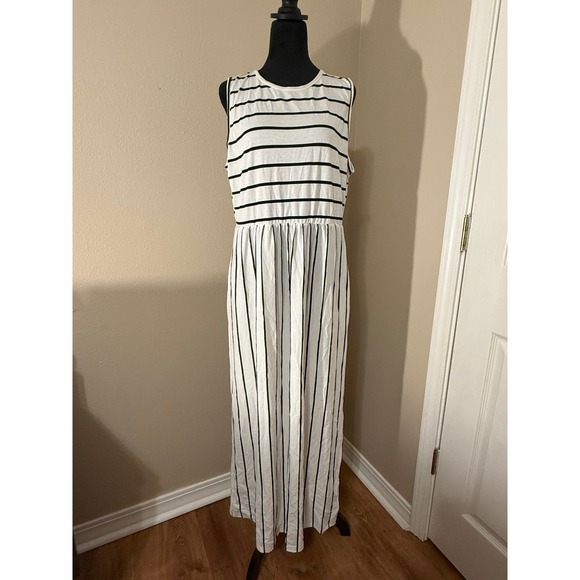 The Unbranded Brand Dresses & Skirts - White and Black Stiped Maxi Dress (Hount)
